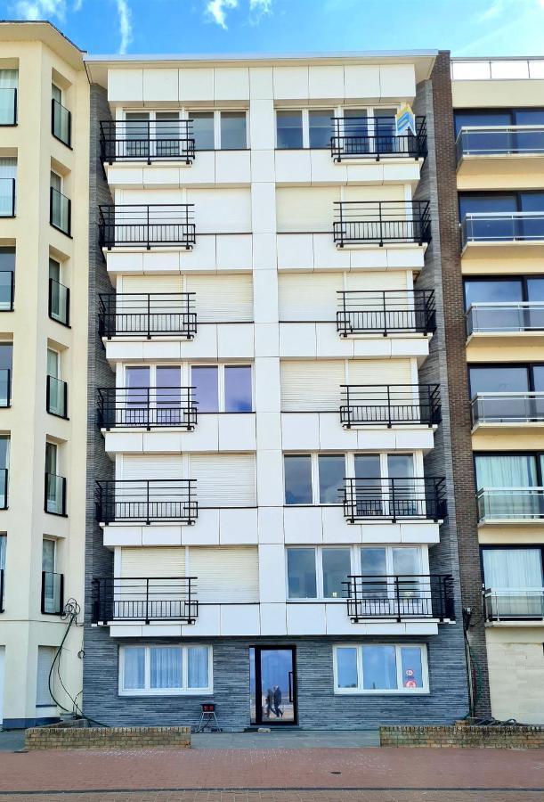 Modern appartement met uniek zeezicht Koksijde Exterior foto